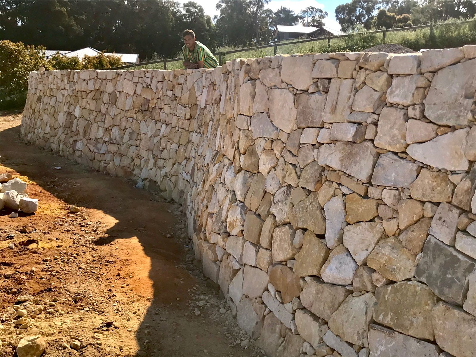 Dry-laid retaining wall